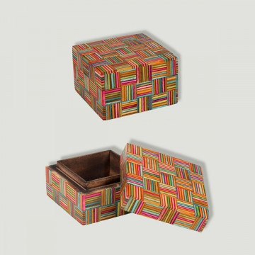 Caja madera fucsia multicolor. Modelo 02. 8x8cm