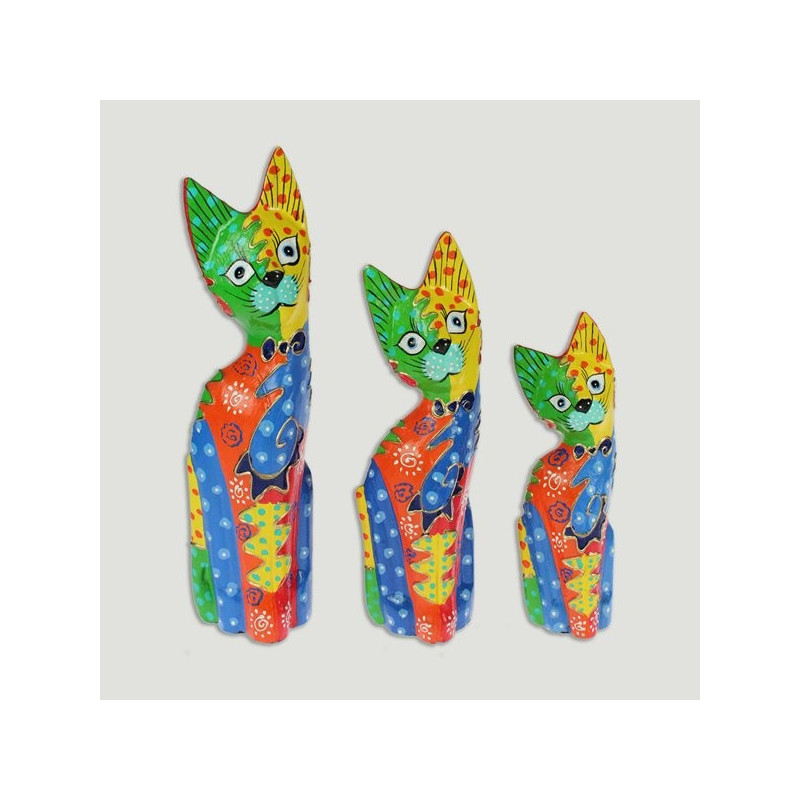 Set de 3 gatos madera colores. 30x25x20cm Set de 3 gatos madera colores. 30x25x20cm