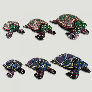 Set de 3 tortugas. Madera decoradas en Aborigen.  