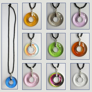 Colgante Cristal con cordón. Modelo Donut . Colore