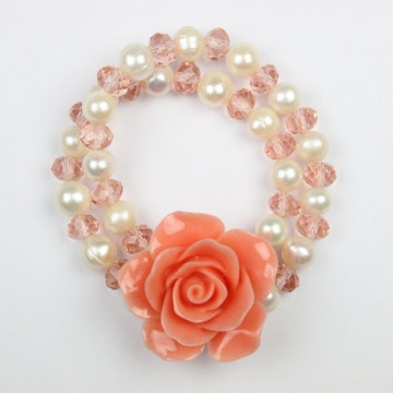 Pulsera Perlacon flor. Modelo color salmon