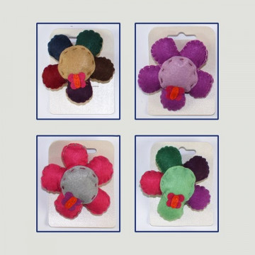 Broche fieltro. Modelo Flor con mariposa