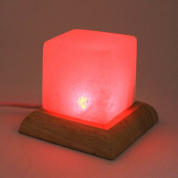 Lámpara de sal. Modelo cubo con LED y USB. 7-8cm