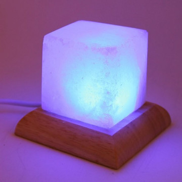 Lámpara de sal. Modelo cubo con LED y USB. 7-8cm
