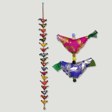 Movil 18 Pajaros tela estampada y dorada. 110cm