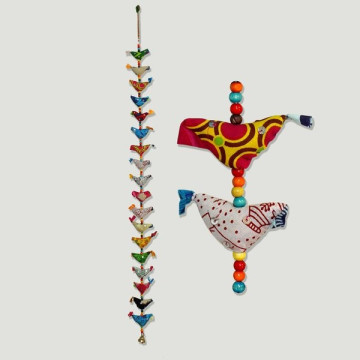 Movil 18 Pollos tela estampada y color. 110cm