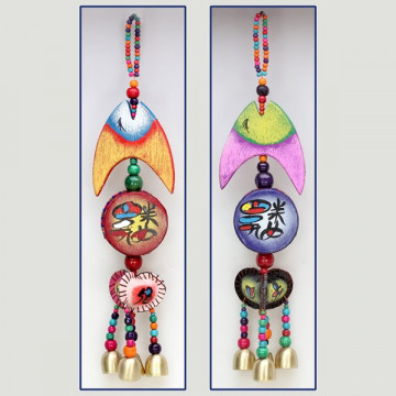 Movil madera pez con campanas. Colores surtidos. 40cm
