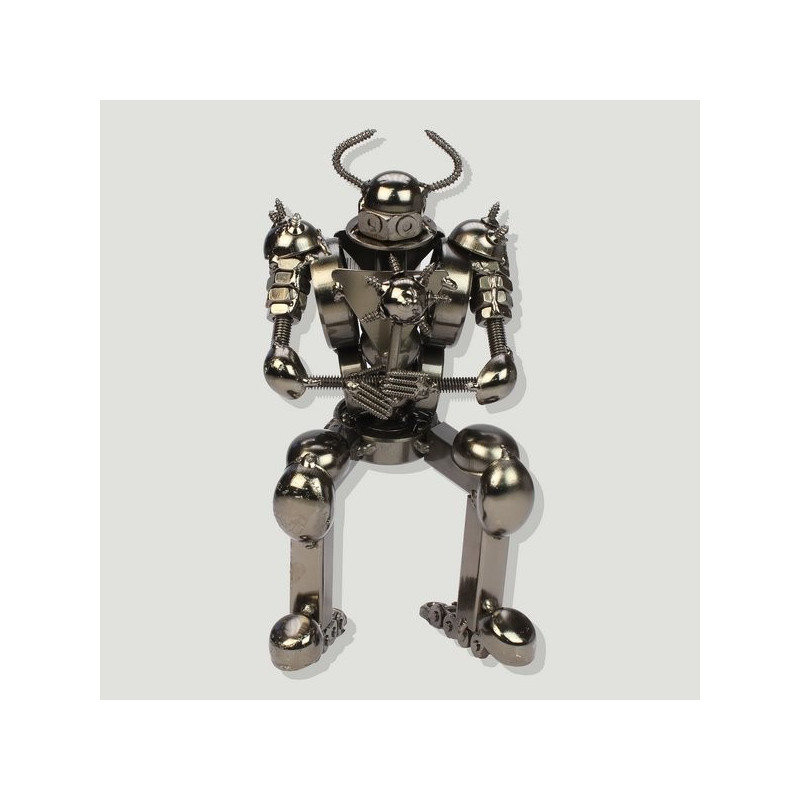 Figura metal robot con mazo pinchos 22cm Figura metal robot con mazo pinchos 22cm