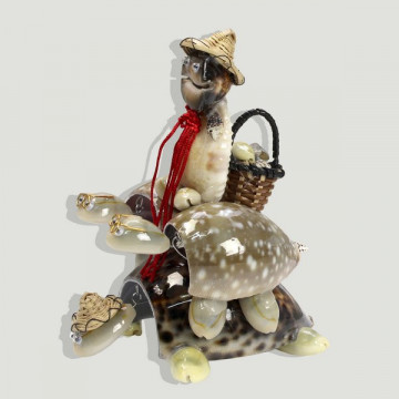 Artesanía en concha Jinete y 3 tortugas. 11cm aprox