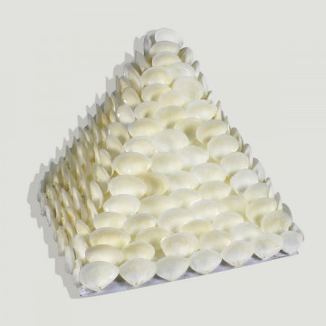 Pirámide conchas CayCay blanca 15x15cm