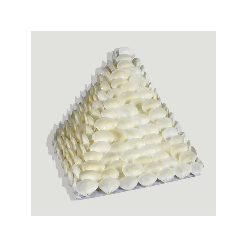 Pirámide conchas CayCay blanca 15x15cm Pirámide conchas CayCay blanca 15x15cm