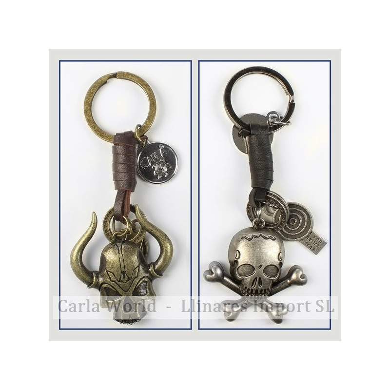 Gancho 40 – Llavero metal dorado/plateado con cuero. Modelo Calavera vikinga y calavera huesos surtidos Gancho 40 – Llavero metal dorado/plateado con cuero. Modelo Calavera vikinga y calavera huesos surtidos