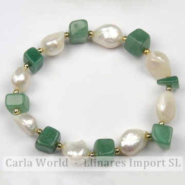 Pearl bracelet with chip. Green Aventurine