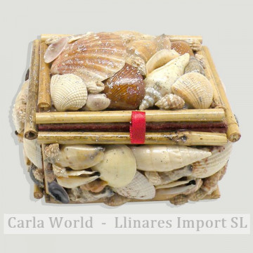 Caixa de jóias madrepérola, conchas e bambu. 13x10x7 aprox.