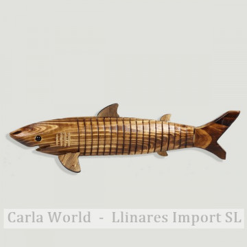 Requin en bois avec mouvement. 34x10cm