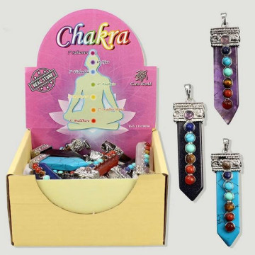 CHAKRA. Colgantes punta grande. Minerales surtidos