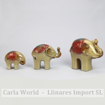 Conjunto de 3 elefantes de cerâmica. 14x12cm / 11x10cm / 8x7cm