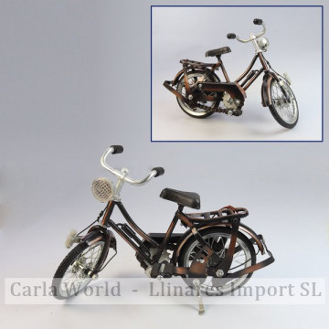 Female metal motorcycle. 22,5x15,5x10cm approx