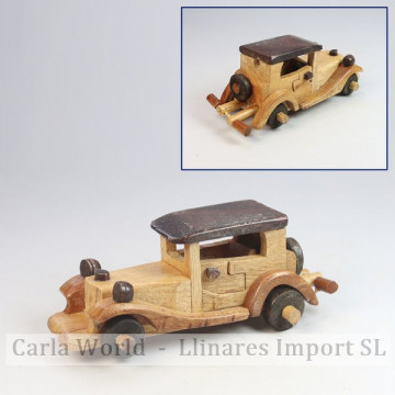 Petit véhicule de type limousine en bois. 15,7x6x7,5cm