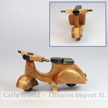 Small wooden vespa vehicle. 13,5x7x7,5cm