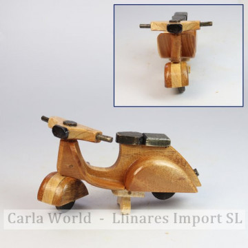 Petit véhicule vespa en bois. 13,5x7x7,5cm