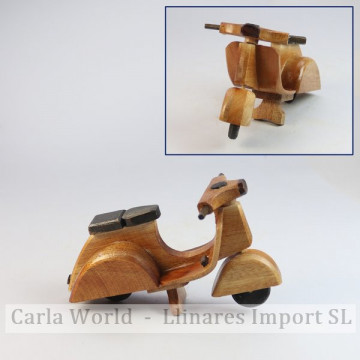 Veículo de madeira, vespa de tamanho médio. 15,5x8x8cm