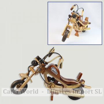 Pequena Harley de madeira. 23x15x5cm