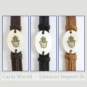 GANCHO 30. Pulsera cuero y nácar. Modelo: Mano de Fátima. 