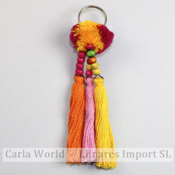 HOOK 07. Assorted pompom / shells keyrings.