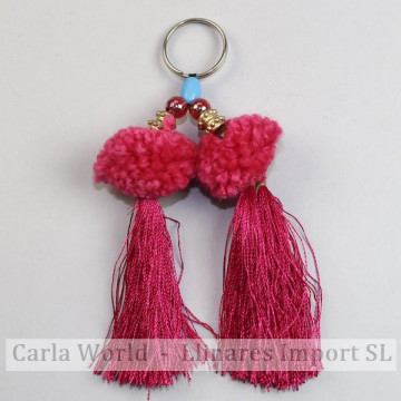 HOOK 08. Assorted pompom / shells keyrings.