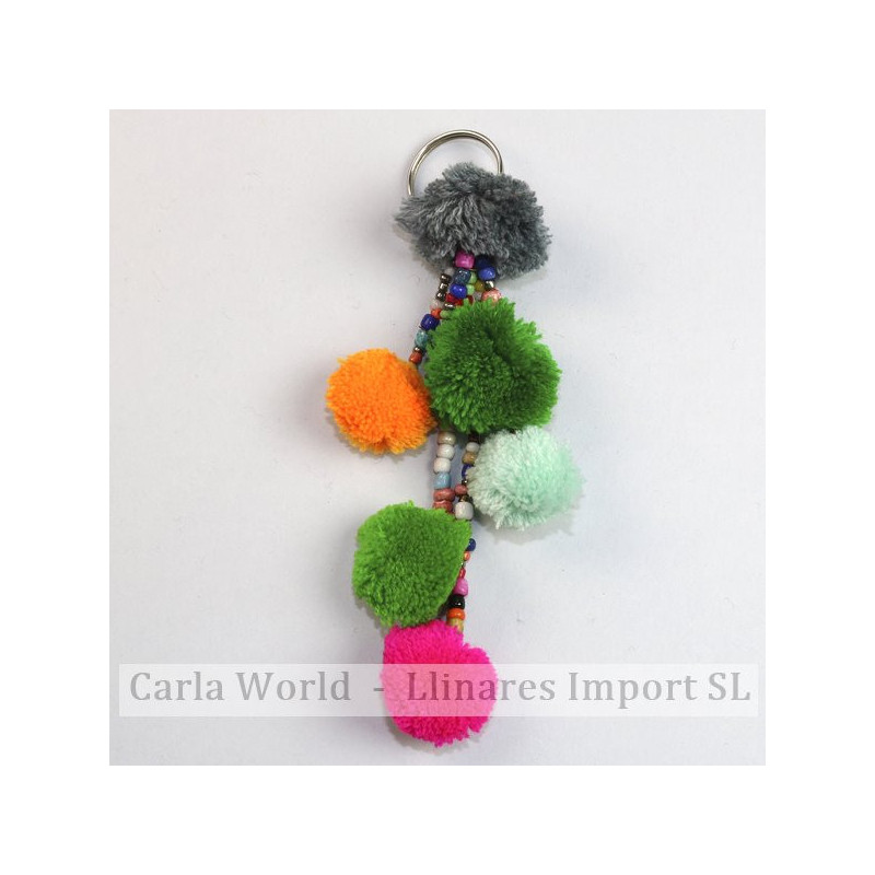 GANCHO 09. Diversos chaveiros com pompom / conchas. GANCHO 09. Diversos chaveiros com pompom / conchas.
