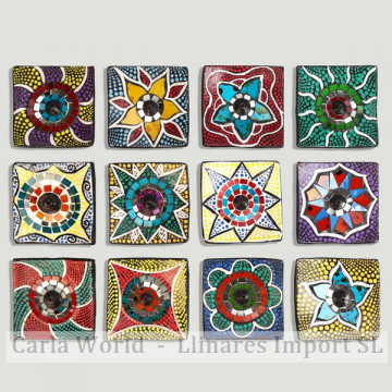 Porte-encens en terre cuite. Points carrés et mosaïque. Couleurs et modèles assortis. 10 cm