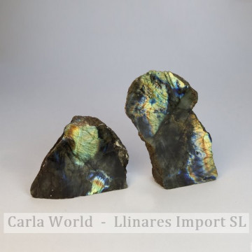 Labradorite 1 polished face. Cut base. 700-800gr.