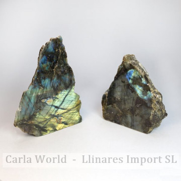 Labradorite 1 polished face. Cut base. 900-1000gr.