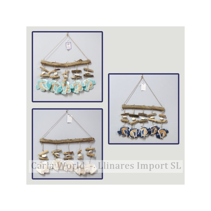 Mobile horizontal en bois 5 poissons et bûches. Couleurs assorties. 35x60cm. Mobile horizontal en bois 5 poissons et bûches. Couleurs assorties. 35x60cm.