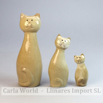 Conjunto de 3 gatos. Cerâmica marrom. 6,5x17 / 5x12 / 3x7,5cm.