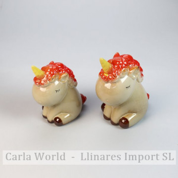 Set 2 ceramic unicorns. 12x7,5x14cm / 10x6x12cm.