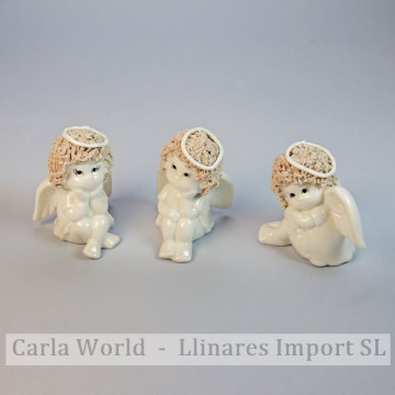 Ceramic seated angel. Assorted models. 8.5x9.5cm / 8.5x8cm / 7x9cm.