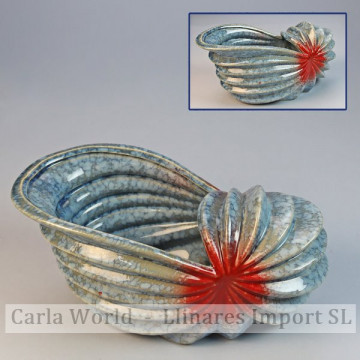 Vaso de cerâmica. Modelo de concha do mar. 19,5x10x9,5cm