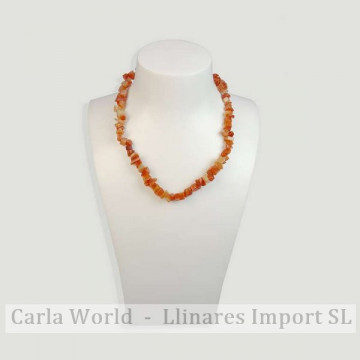 Collier puce à fermoir en or. 40cm. Aventurine orange.