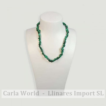 Collier puce à fermoir en or. 40cm. Malachite.