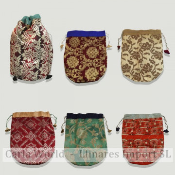 Assorted colors cloth bag. 18x10cm