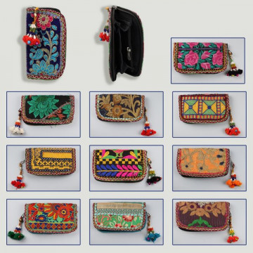 Purse with pumpum. Assorted models. 16X9cm