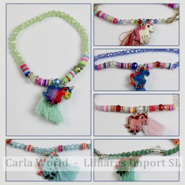 Gancho 23 - Pulseira elástica com pompom. Modelo de unicórnio. Cores sortidas