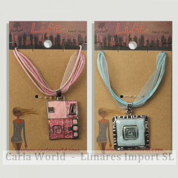 Hook 99 - Metal pendant with cord. Rectangle and square models. Assorted colors.