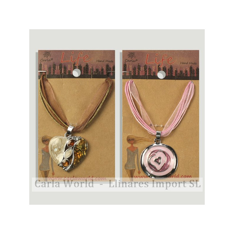 Gancho 111 – Colgante metal con cordón. Modelos corazones. Colores surtidos. Gancho 111 – Colgante metal con cordón. Modelos corazones. Colores surtidos.