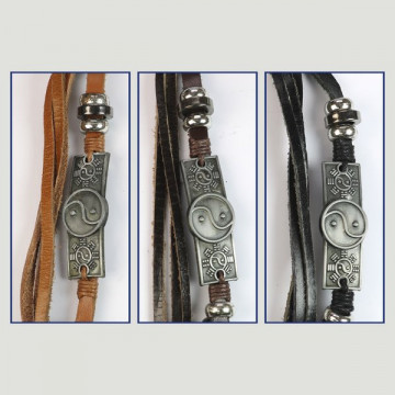 Hook 22. “Carla Mandala” leather bracelet.