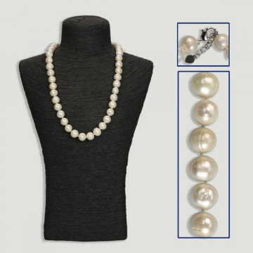 Pearl necklace with silver clasp. 8mm ball.