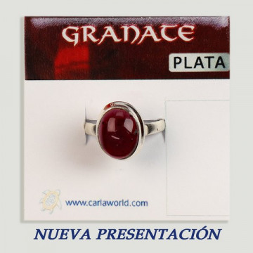 Silver cabochon ring. Garnet.