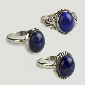 Silver cabochon ring. Lapis lazuli.